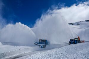 Großglockner Hochalpenstraße Schneeräumung 2024 31.jpg