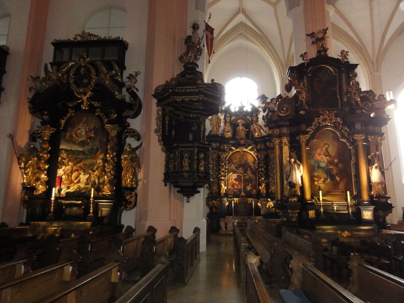 Datei:Prunk in der Mondseer Basilika.JPG