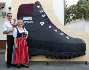 Riesenschuh Hallein 01.jpg