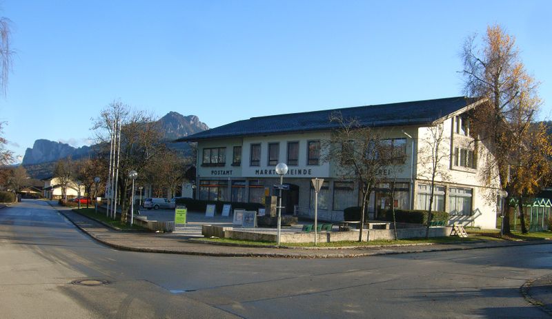 Datei:Gemeindeamt Thalgau.jpg