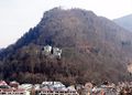 Schloss Neuhaus mit Kühberg.jpg