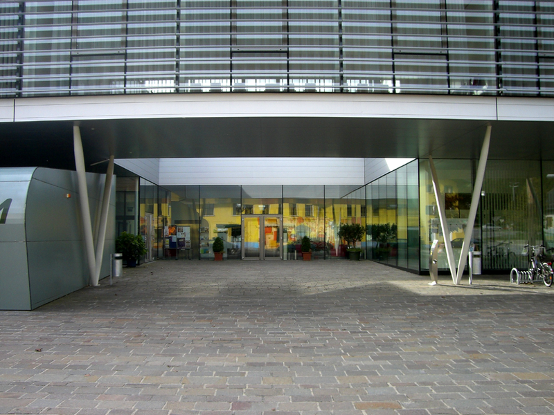 Datei:Oberalm-Gemeindezentrum (2008) - 3.png