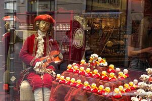 2020 09 08 Mozart Vermarktung in der Salzburger Altstadt.jpg