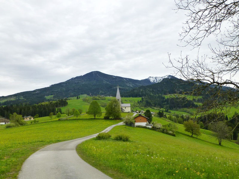 Datei:Der Weg zur Buchbergkirche.jpg
