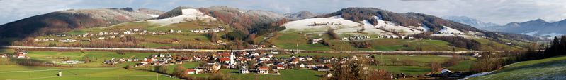Datei:Oberwang-Westpanorama Dez. 2019.jpg