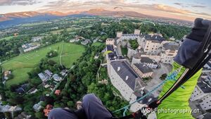 Paragleiterflug um die Festung Hohensalzburg 13.jpg