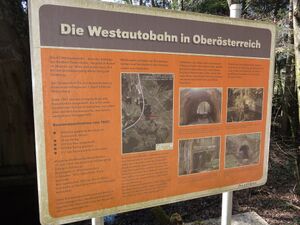 Reichsautobahnbau-Schautafel in Oberwang.JPG