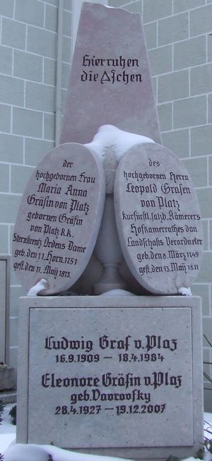 Plaz-Grab, Petersfriedhof.jpg