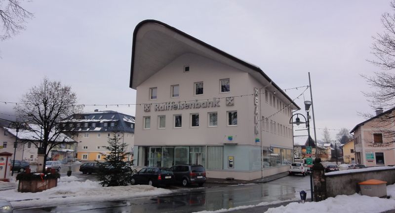 Datei:Raiffeisenbank Thalgau 22.12.2012.jpg
