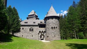 Burg Finstergrün 1 (2).jpg
