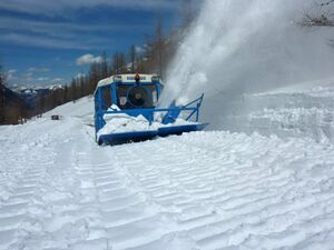 Grossglockner Hochalpenstrasse Schneeraeumung 2013 13.jpg