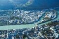 Hallein Stadtzentrum mit Pernerinsel.jpg
