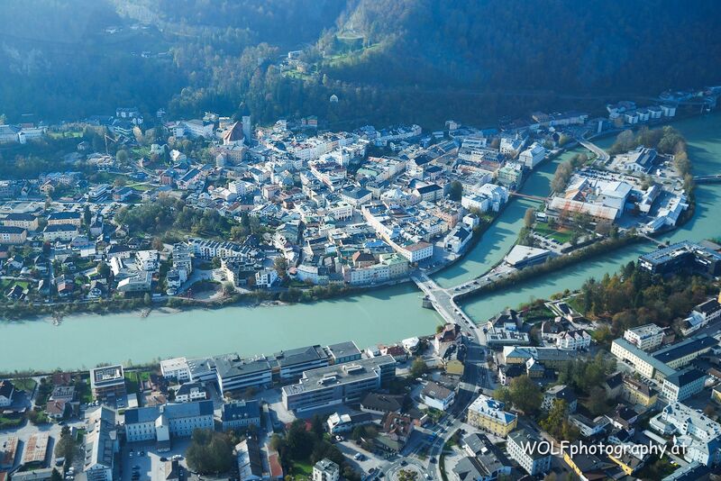 Datei:Hallein Stadtzentrum mit Pernerinsel.jpg