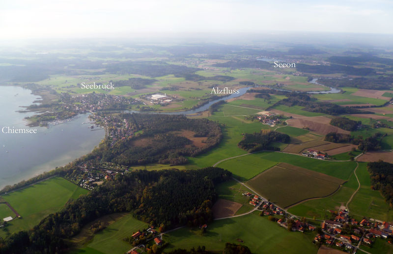 Datei:Seebruck, Alzfluss, Seeon.jpg