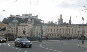 Rathaus mit Festung.jpg