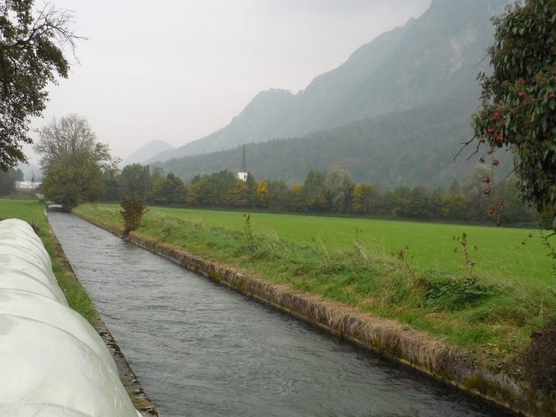Datei:Almkanalansicht von Eichet in Richtung Grödig.JPG