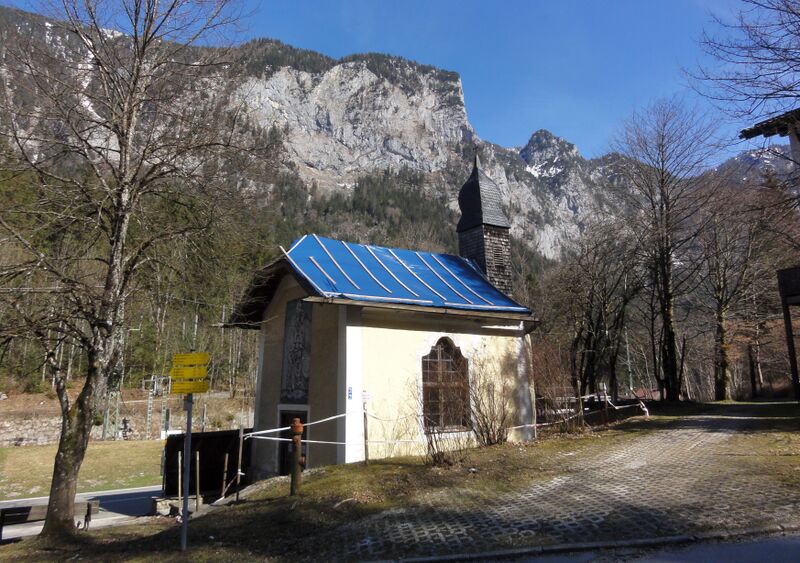 Datei:Kapelle in Hallthurm.jpg