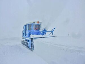Großglockner Hochalpenstraße Schneeräumung 14 April 2016 04.jpg