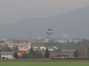 Salzburg Tower beleuchtet.jpg