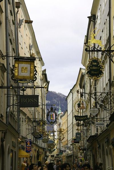 Datei:Schilderwald.jpg