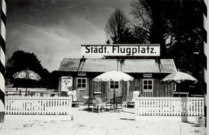 Flughafen Salzburg Flughafenterminal 1926.jpg
