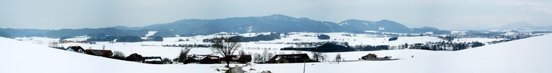 Datei:Panoramabild Westansicht von Hankham in Henndorf.JPG