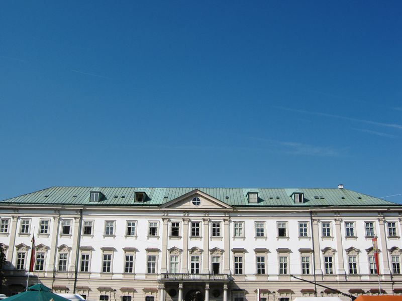 Datei:Schloss Mirabell nahe.jpg