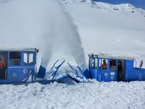 Großglockner Hochalpenstraße Schneeräumung 29 April 2015 PE 06.jpg