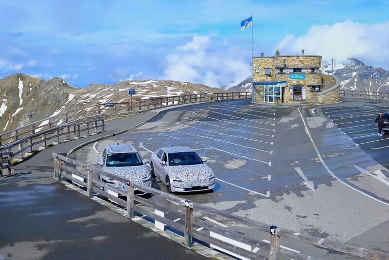 Datei:2025-06-03 Edelweissspitze zwei Erlkönige.jpg