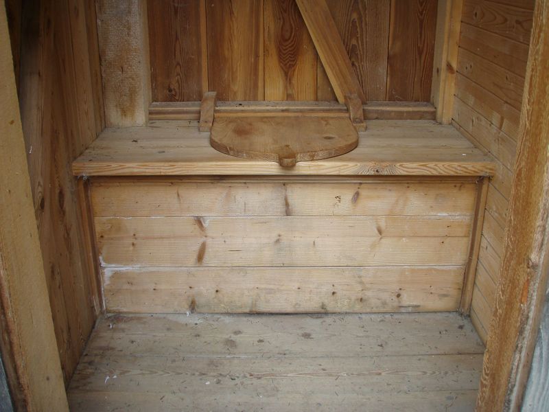 Datei:Plumpsklo1.jpg
