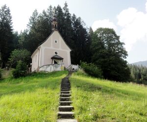 Weg zur Kalvarienkirche in Gosau.jpg