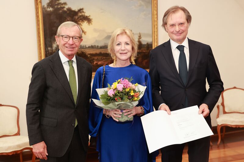 Datei:Weinberger Professor Haslauer.jpg