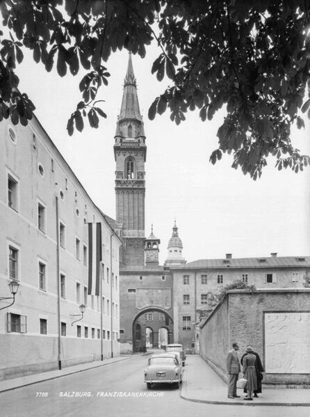 Datei:Franziskanergasse Rupertinum Franziskanerbogen Risch-Lau.jpg