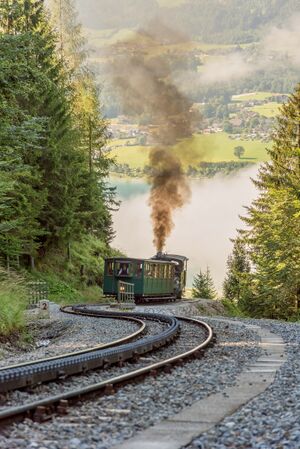 Historische Dampflokomotive der Schafbergbahn.jpg