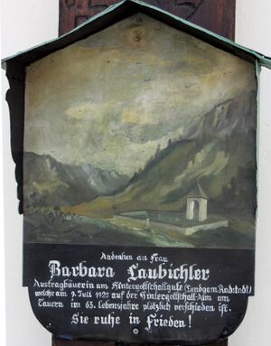 Andenkentafel am Friedhofskreuz.jpg