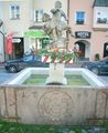 Brunnen am Stadtplatz von Mühldorf aus 1700 mit Wappen.jpg