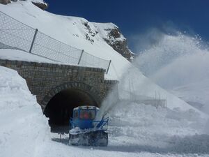 Großglockner Hochalpenstraße Schneeräumung 2017 Nordrampe 41.jpg