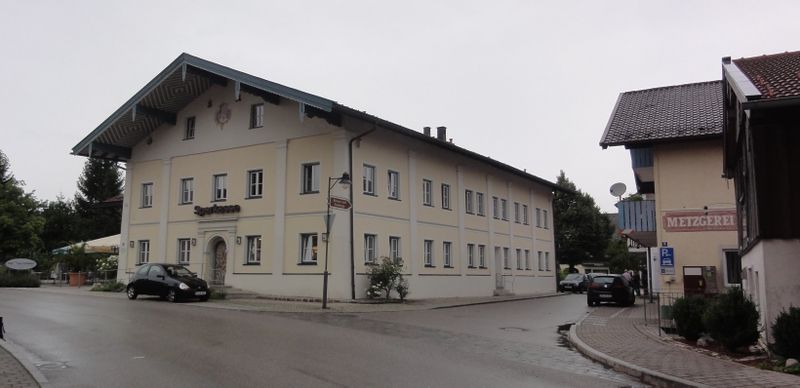 Datei:Im Zentrum von Kirchanschöring.jpg