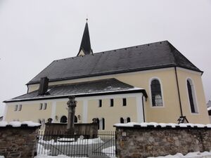 Pfarrkirche Piding, Zugang beim Kriegerdenkmal.jpg