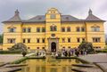 Schloss Hellbrunn, Westseite.jpg