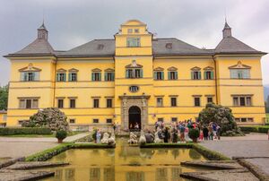 Schloss Hellbrunn, Westseite.jpg