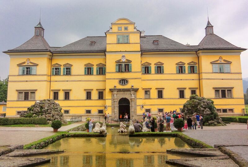 Datei:Schloss Hellbrunn, Westseite.jpg