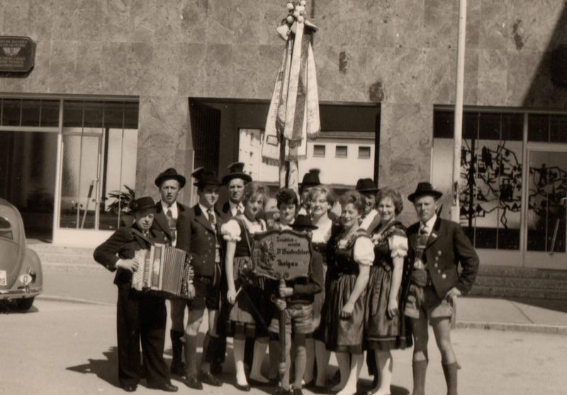 Datei:Trachtenverein D'Wartenfelser um 1960.jpg