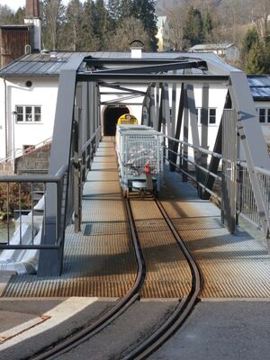 Brücke zum Betriebsgebäude.JPG