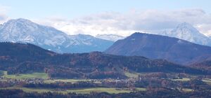 Hof mit Hoher Göll und Watzmann.jpg