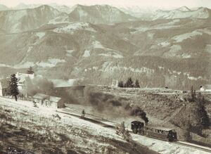 Nostalgiedampfzug bei der Station Schafbergalm um 1930.jpg