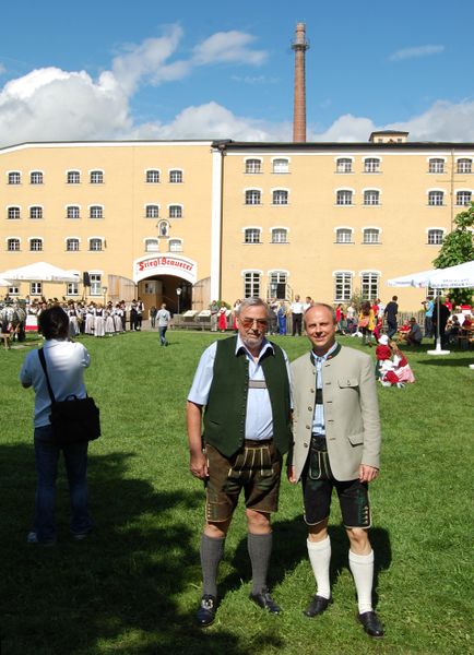 Datei:Pöpperl und Berner B.jpg