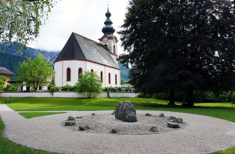 Datei:Untersbergstein im Marienheilgarten.jpg