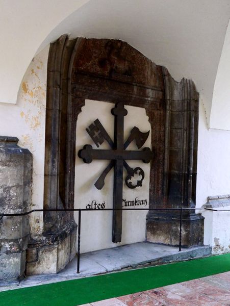 Datei:Altes Turmkreuz.jpg