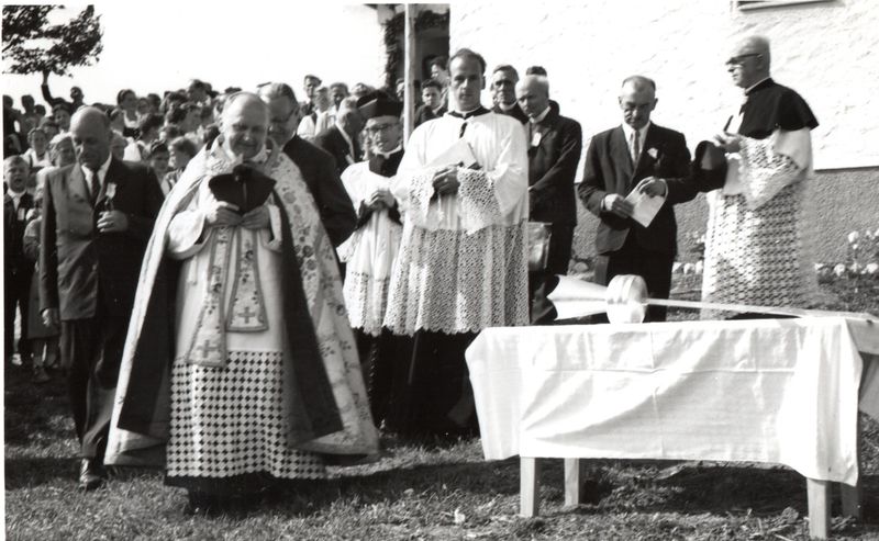 Datei:Einweihung der Thalgauegger Kirche.jpg